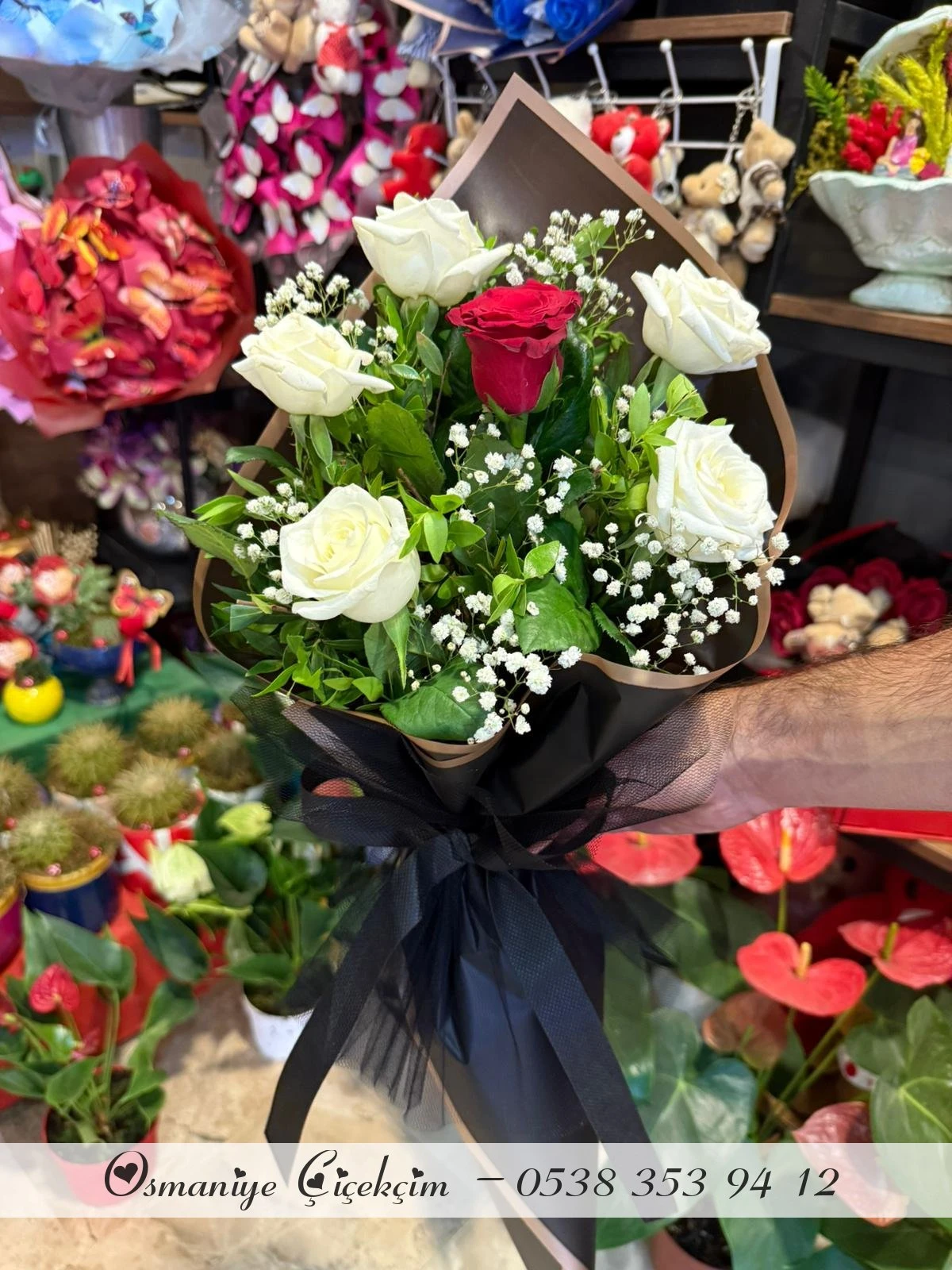 1 Kırmızı 5 Beyaz Gül Buketi