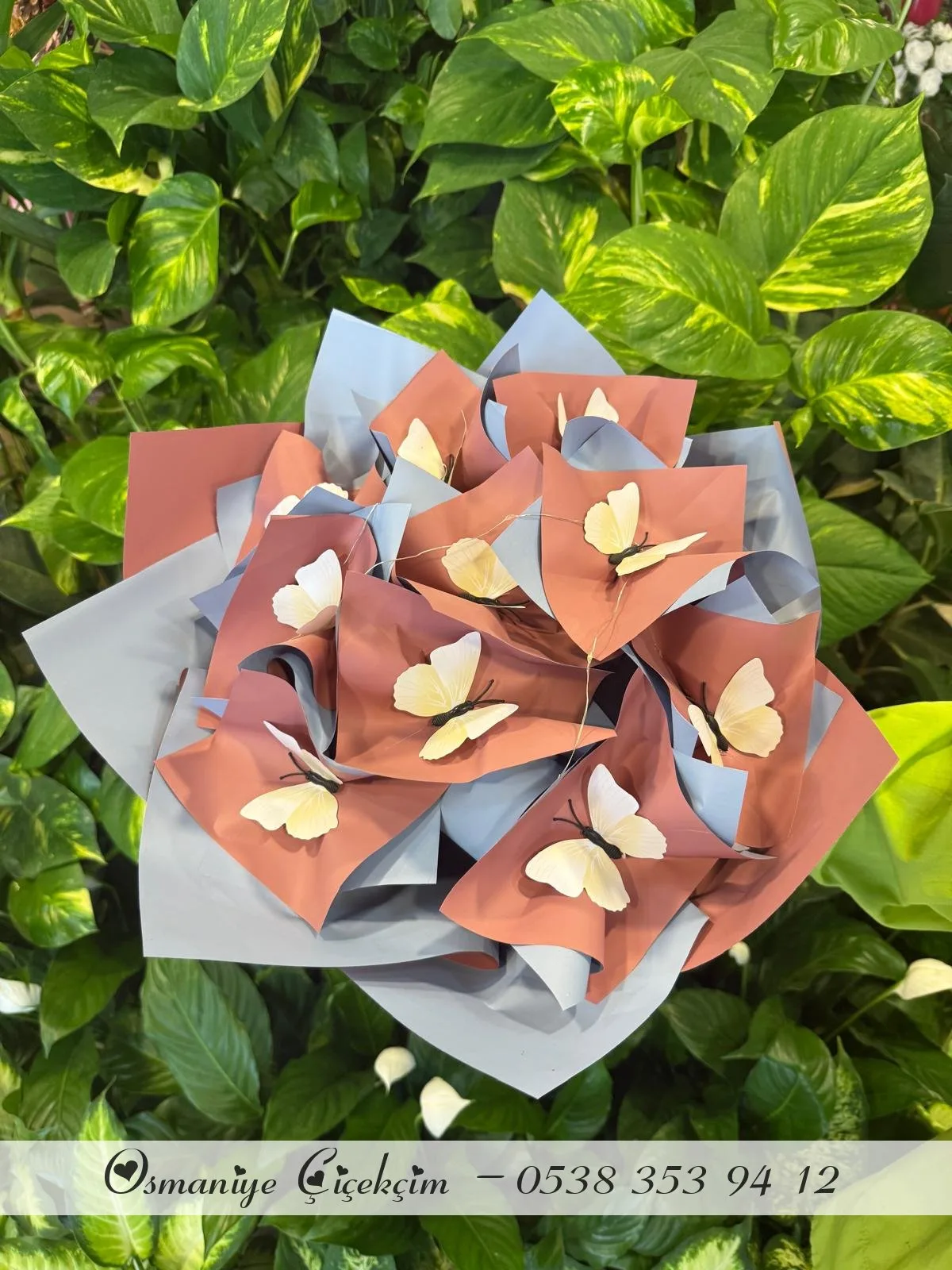 Işıklı Kelebek Buketi