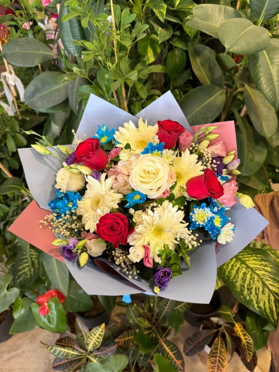 6 Güllü Karışık Mevsim Buketi