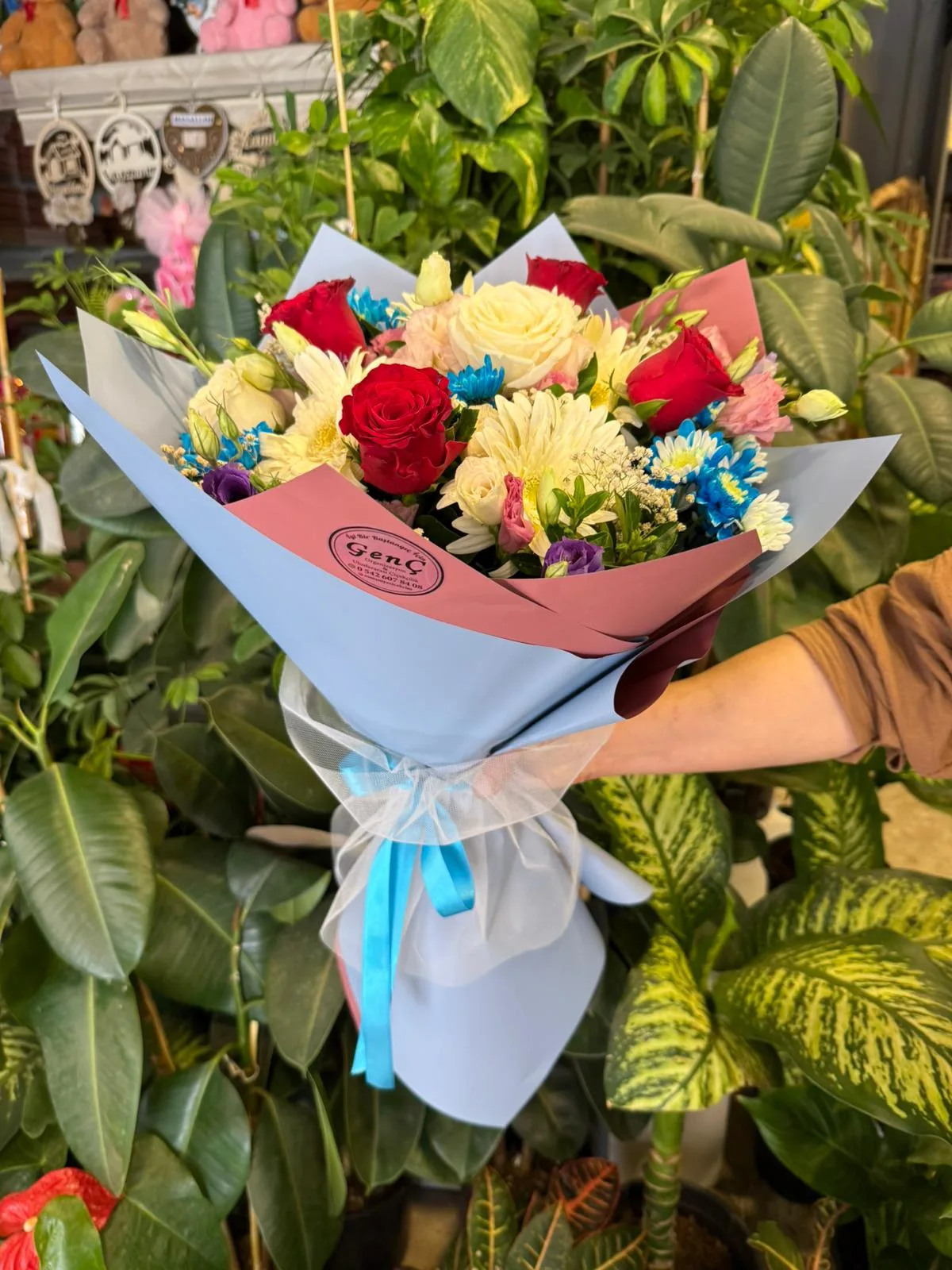 6 Güllü Karışık Mevsim Buketi