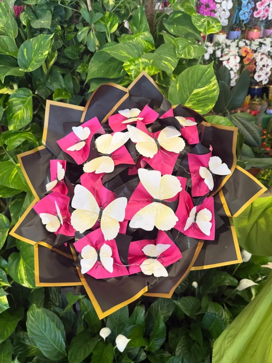 Işıklı Kelebek Buketi