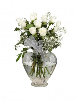 9 beyaz gülden kalpli vazonun içerisinde arajmanSaf Sevgi
